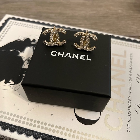 CHANEL 2020 Faux Pearl & Crystal Clip On Stud Earrings - Picture 1 of 8